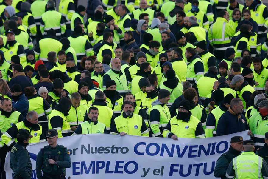 Los trabajadores y trabajadoras de Acerinox se mantienen firmes tras más de 100 días de huelga