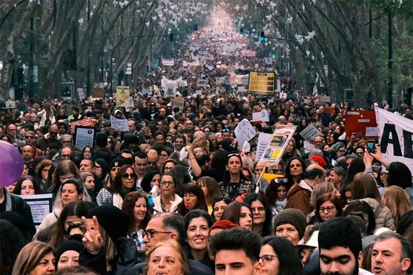 Esquerda Revolucionária – Cem mil professores saíram à rua em Portugal!  É hora de uma greve de educação geral!