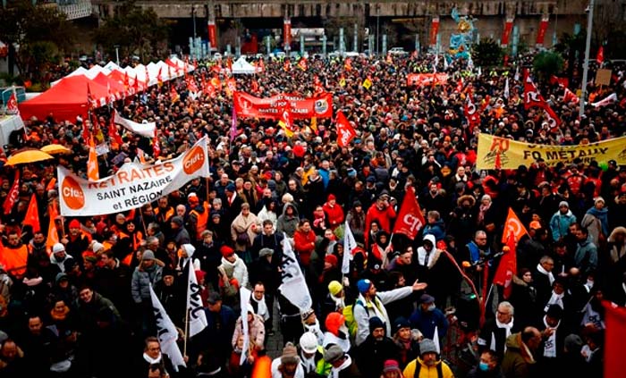 Francia. Es necesario convocar la huelga general indefinida