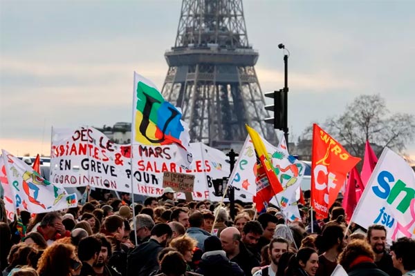 El levantamiento de los obreros franceses continúa con fuerza. ¡Ocupar las fábricas y los centros de estudio para derrocar a Macron!
