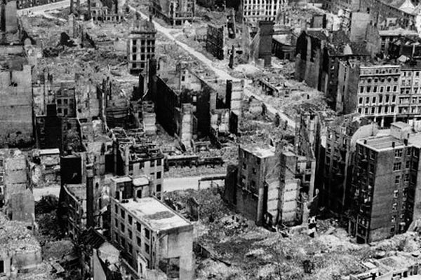 Los bombardeos angloamericanos sobre Alemania. No fue antifascismo sino crímenes de guerra