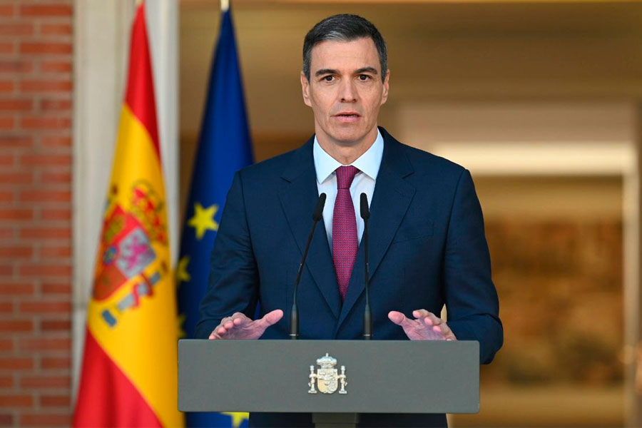 Pedro Sánchez se queda. Qué burda maniobra de propaganda para no tocar al régimen del 78