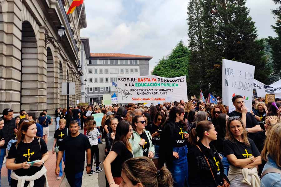 Una lucha ejemplar del profesorado asturiano. Los aparatos sindicales firman un acuerdo insuficiente. Había fuerza para mucho más