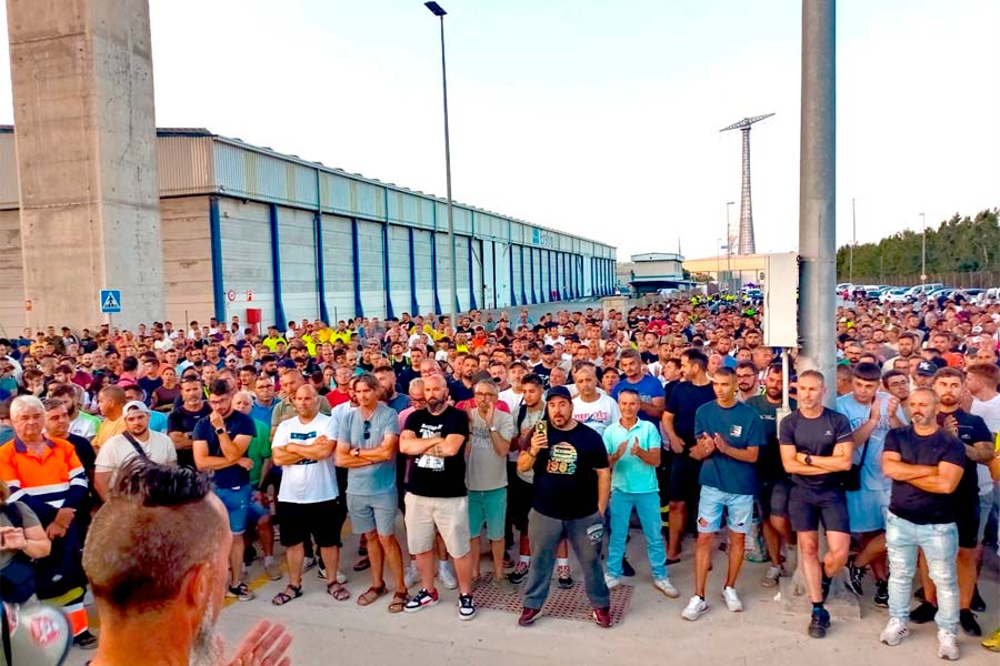 ¡La huelga del metal de Cádiz hace historia! 1.500 trabajadores a mano alzada votan continuar la lucha
