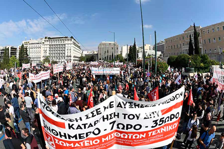 Grecia. El Gobierno de Nueva Democracia legaliza la jornada de 13h Grecia. El Gobierno de Nueva Democracia legaliza la jornada de 13h