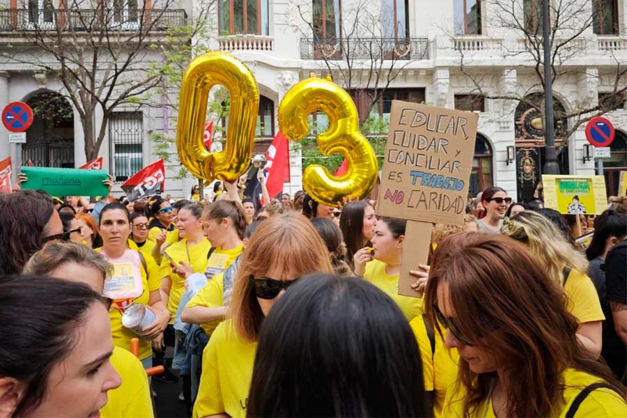 La huelga indefinida en las escuelas infantiles de Madrid arranca con fuerza arrolladora