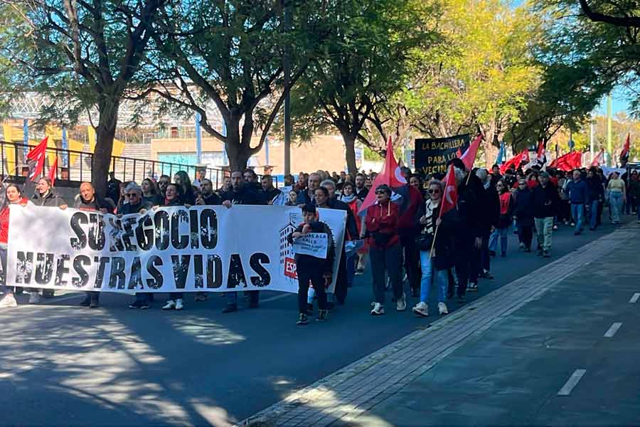 Victoria de la lucha vecinal contra los desahucios en Palmete (Sevilla)