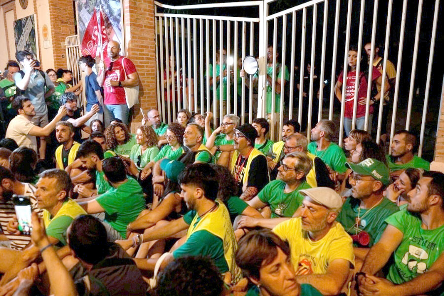 No queremos migajas. Tenemos la fuerza para conseguir el pan entero ¡La huelga indefinida hasta vencer!