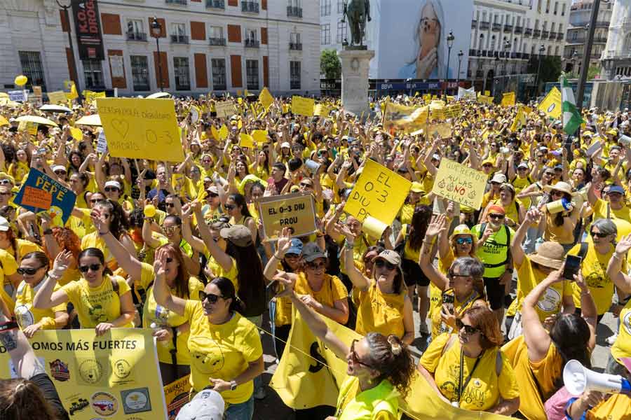 ¡Dignidad para el 0-3! La marea amarilla es imparable. ¡Esta huelga la vamos a ganar!