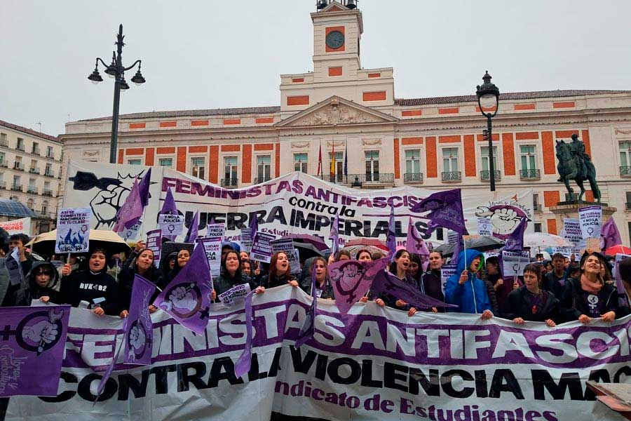 Una marea morada sacude más de 40 ciudades en la huelga estudiantil feminista
