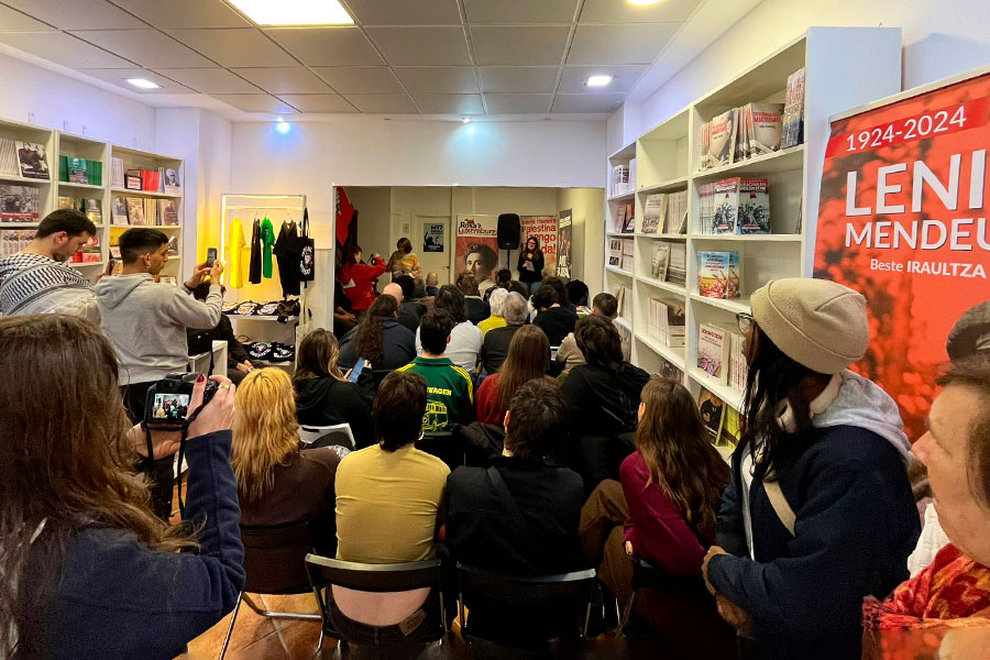 Inauguramos el Rosa Luxemburg Gunea de Bilbo con la sala totalmente llena