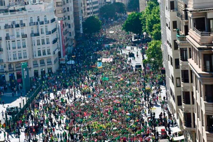 Una manifestación histórica desborda las calles de València en defensa de la educación pública en la segunda semana de huelga indefinida