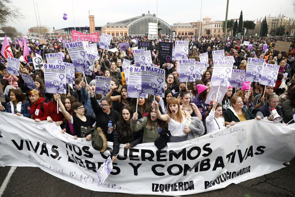 Pancarta de Libres y Combativas el 8M