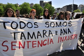 1837128-Pancarta_no_Primeiro_de_Maio_apioando_a_Tamara_e_Ana___Foto__Diego_Torrado_Version3