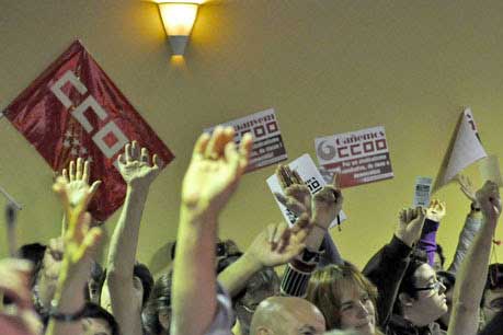 Votando en el encuentro de GanemosCCOO