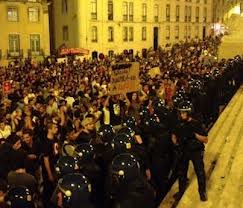 portugal_manifestantes_rodean_palacio_presidencial